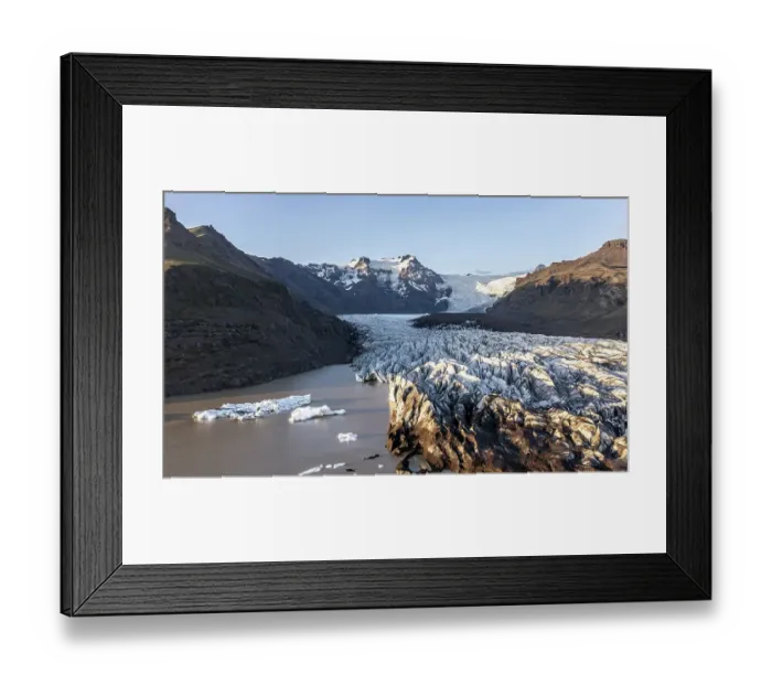 Framed Print : Glacial river in front of Mountains with Hvannadalshnukur Framed Print : Glacial river in front of Mountains with Hvannadalshnukur