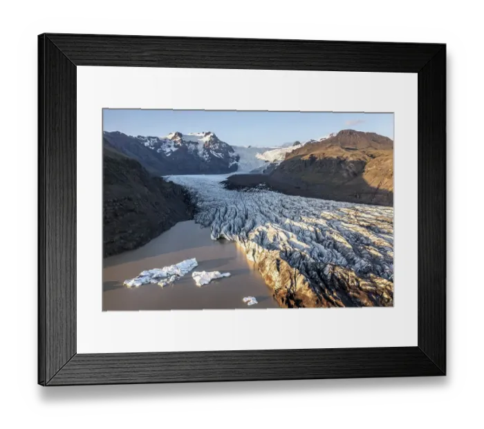 Framed Print : Glacial river in front of Mountains with Hvannadalshnukur Framed Print : Glacial river in front of Mountains with Hvannadalshnukur
