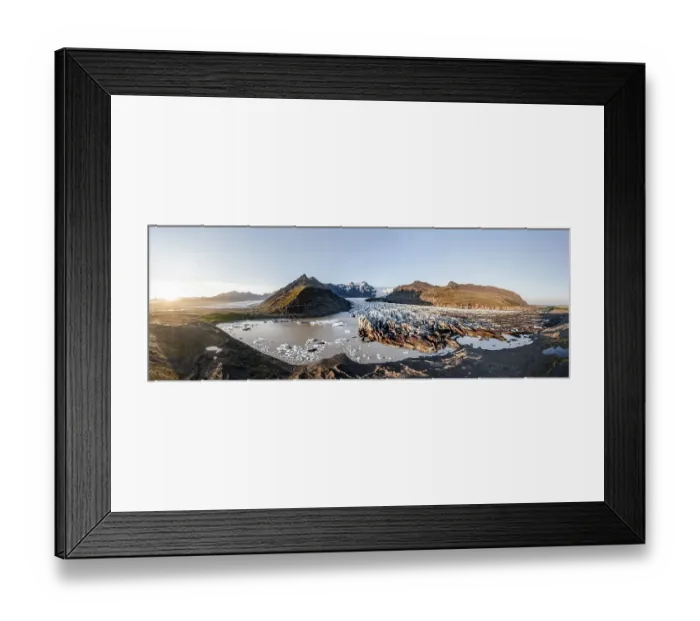 Framed Print : Glacial river in front of Mountains with Hvannadalshnukur Framed Print : Glacial river in front of Mountains with Hvannadalshnukur