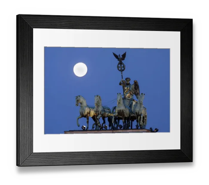 Framed Print : Full moon over the Quadriga at the Brandenburg Gate Framed Print : Full moon over the Quadriga at the Brandenburg Gate
