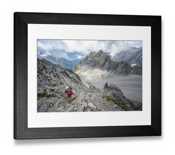 Framed Print : Hikers on the trail to Lamsenspitze