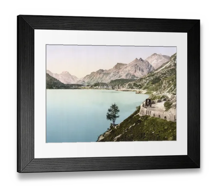 Framed Print : Maloja, Dorf am Malojapass zwischen dem Oberengadin und dem Bergell im Kanton Graubuenden