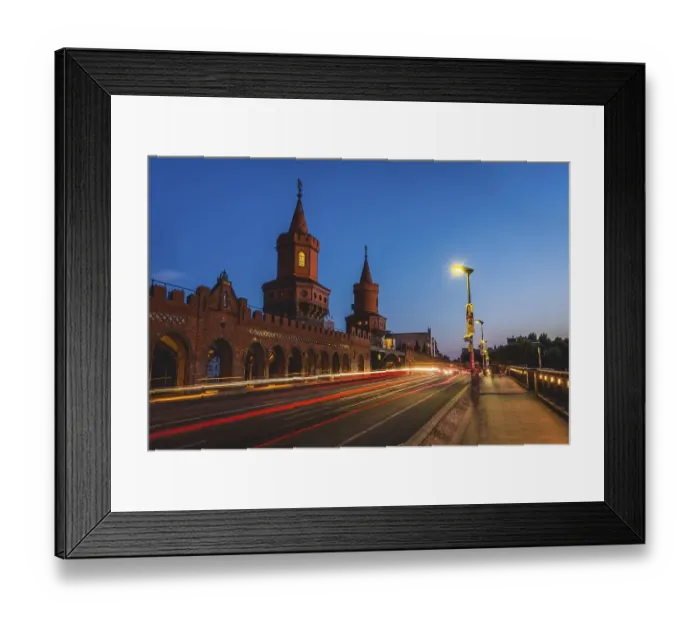 Framed Print : Oberbaum bridge between Kreuzberg and Friedrichshain at night Framed Print : Oberbaum bridge between Kreuzberg and Friedrichshain at night