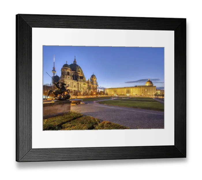 Framed Print : The Lustgarten in Berlin in front of sunrise with the TV Tower Framed Print : The Lustgarten in Berlin in front of sunrise with the TV Tower