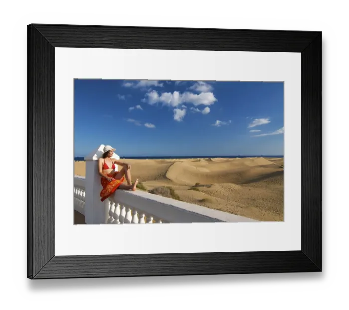 Framed Print : Woman in front of sand dunes of Maspalomas
