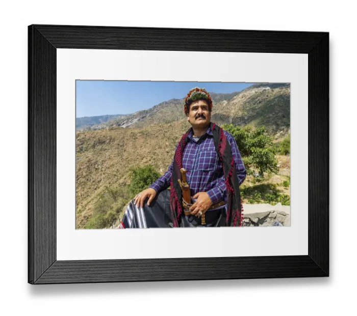 Framed Print : Traditional dressed man of the Qahtani Flower men tribe in the coffee plants
