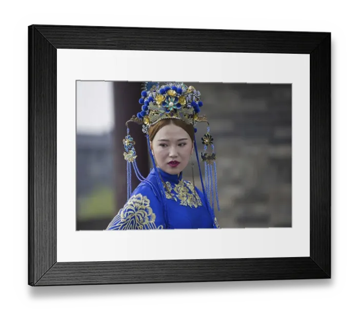 Framed Print : Close up portrait of Hanzu, Han Chinese girl in traditional dress in the city Xi'an