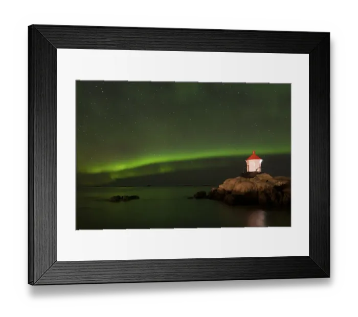 Framed Print : Northern Lights via lighthouse (Aurora borealis) Framed Print : Northern Lights via lighthouse (Aurora borealis)