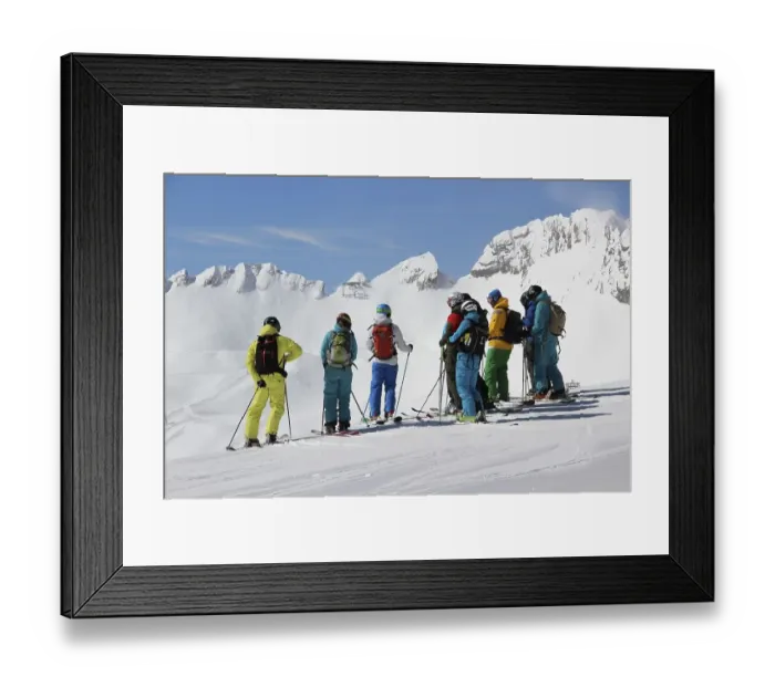 Framed Print : Skiers on the Zugspitzplatt, Upper Bavaria Framed Print : Skiers on the Zugspitzplatt, Upper Bavaria