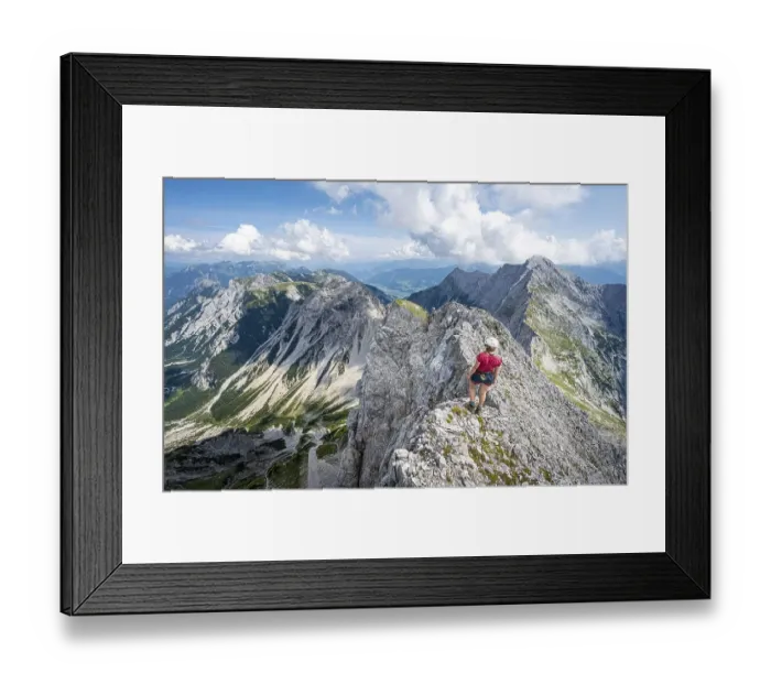 Framed Print : Hikers at the summit of the Lamsenspitze Framed Print : Hikers at the summit of the Lamsenspitze