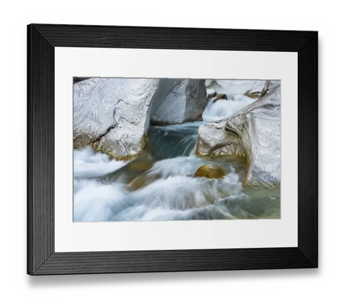 Framed Print : The Verzasca mountain river, rocky landscape Framed Print : The Verzasca mountain river, rocky landscape