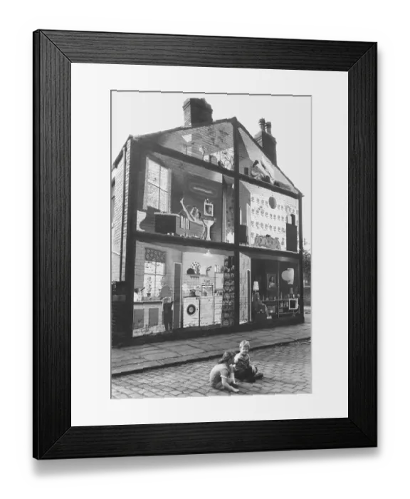 Framed Print : Children in front of painted walls Framed Print : Children in front of painted walls