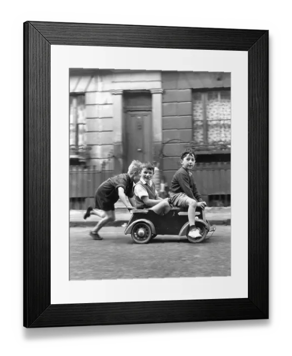 Framed Print : Children drive soapboxes, England, Great Britain