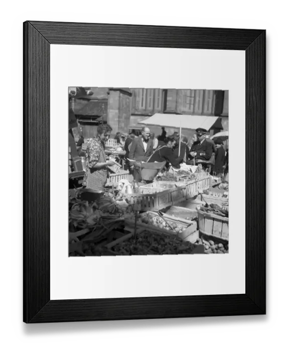 Framed Print : Vegetable sales, Freiburger Muenstermarkt