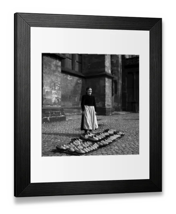 Framed Print : Woman sells shoes, Freiburger Muenstermarkt