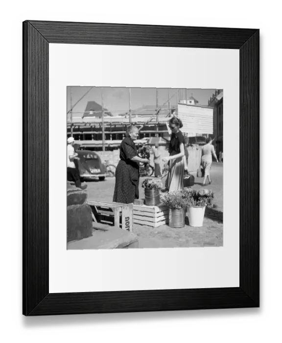 Framed Print : Flower seller, Freiburger Muenstermarkt Framed Print : Flower seller, Freiburger Muenstermarkt