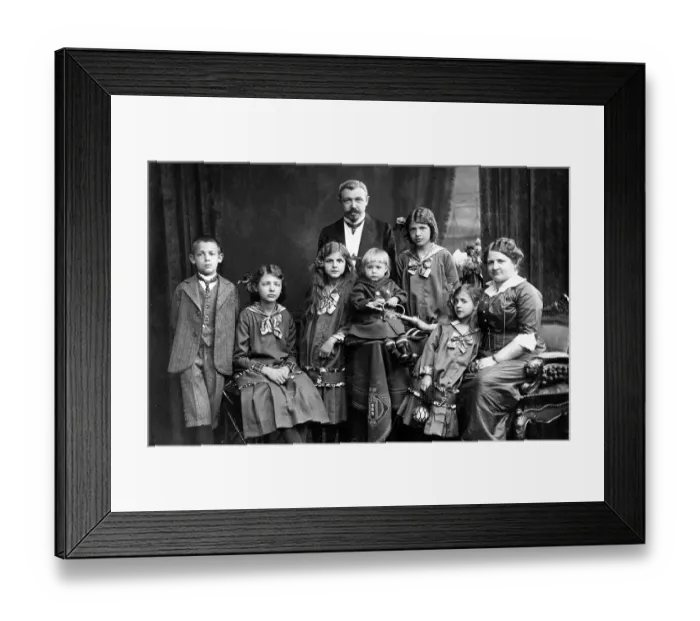 Framed Print : Family with many children ca. 1910 Framed Print : Family with many children ca. 1910