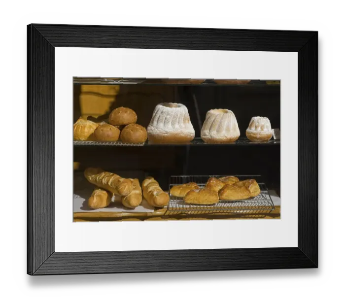 Framed Print : Shop window of a bakery with Gugelhupf Framed Print : Shop window of a bakery with Gugelhupf