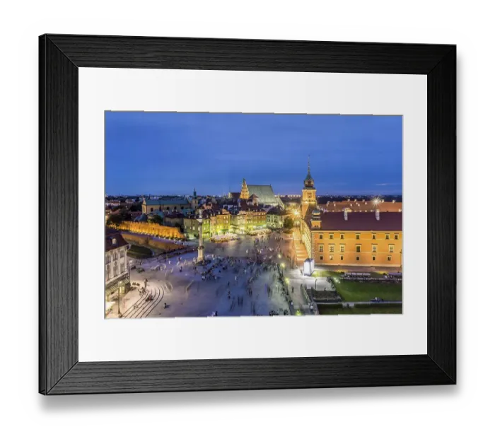 Framed Print : Royal Castle and Sigmund Column monument with many people passing by in the evening Framed Print : Royal Castle and Sigmund Column monument with many people passing by in the evening