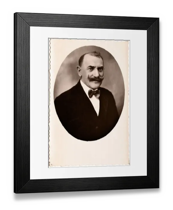 Framed Print : Portrait of a man, historical photograph Framed Print : Portrait of a man, historical photograph
