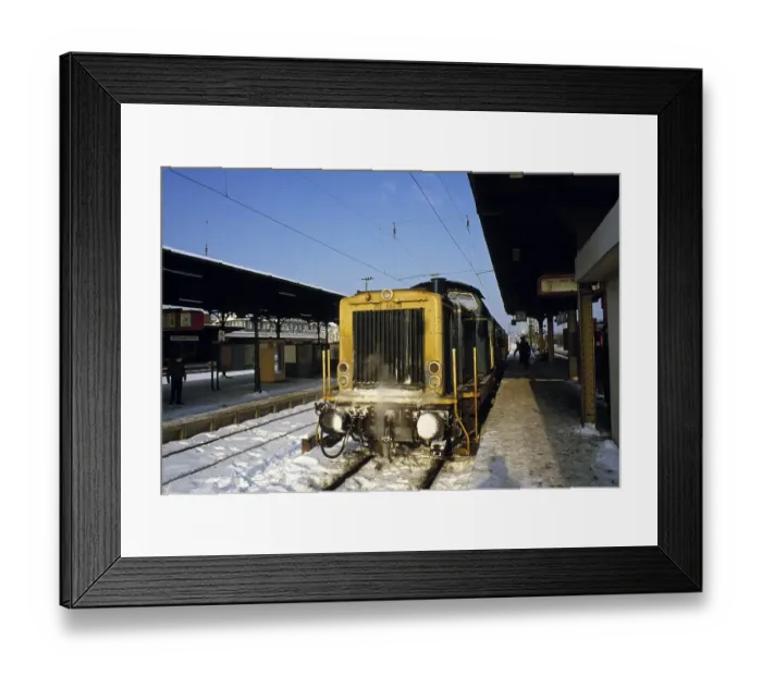 Framed Print : Winter conditions at Solingen Station in 1985 Framed Print : Winter conditions at Solingen Station in 1985