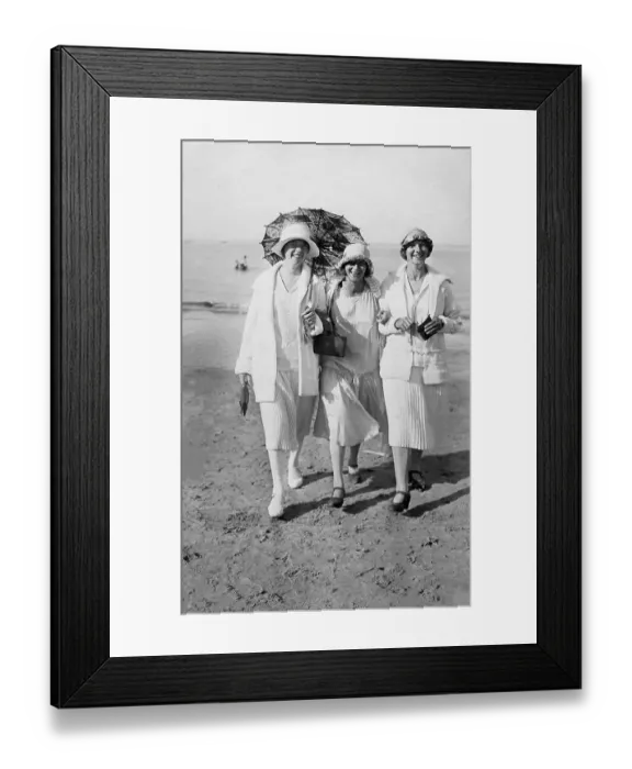 Framed Print : Holiday, three women with beach umbrellas