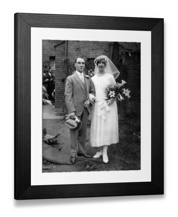 Framed Print : Wedding couple, bride taller than her man Framed Print : Wedding couple, bride taller than her man