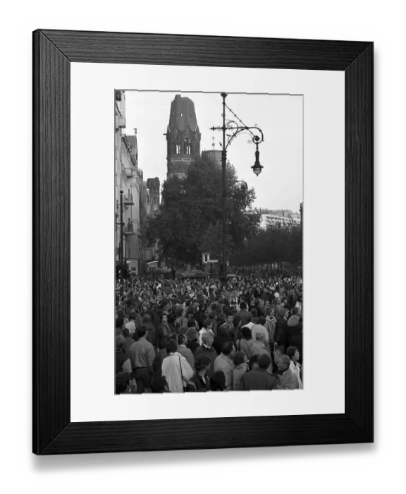 Framed Print : Fall of the Berlin Wall, shopping on Kurfuerstendamm Avenue Framed Print : Fall of the Berlin Wall, shopping on Kurfuerstendamm Avenue