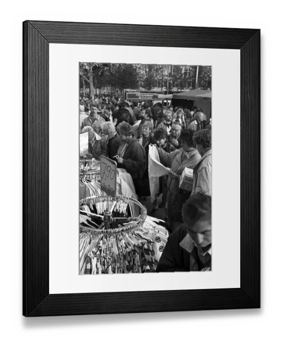 Framed Print : Fall of the Berlin Wall, shopping on Kurfuerstendamm Avenue