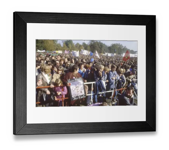 Framed Print : Bonn, Hofgarten, 400-000 at peace movement rally on 22