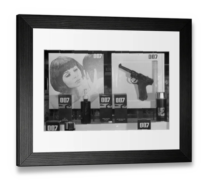 Framed Print : With the advertising fad James Bond 007 Framed Print : With the advertising fad James Bond 007