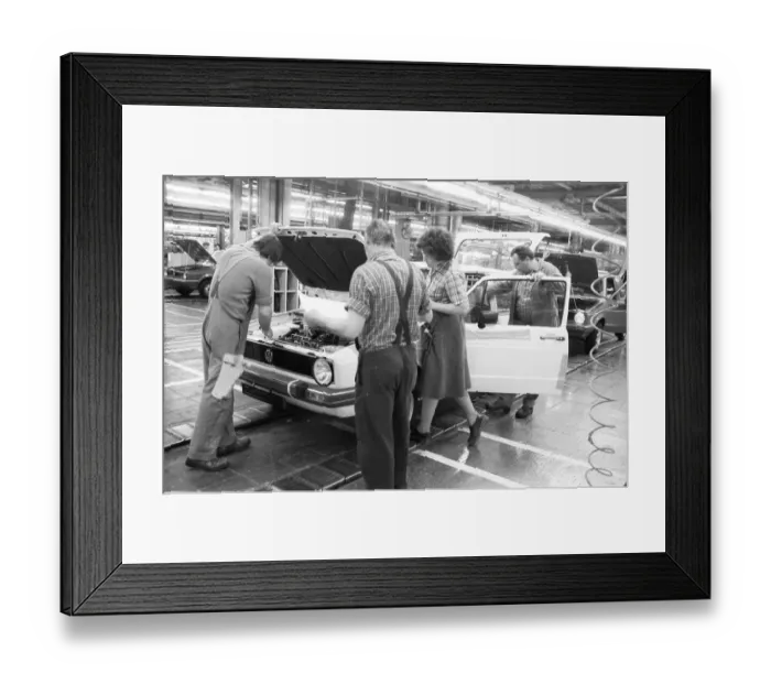 Framed Print : Production of the Golf at the VW plant on 10 Framed Print : Production of the Golf at the VW plant on 10