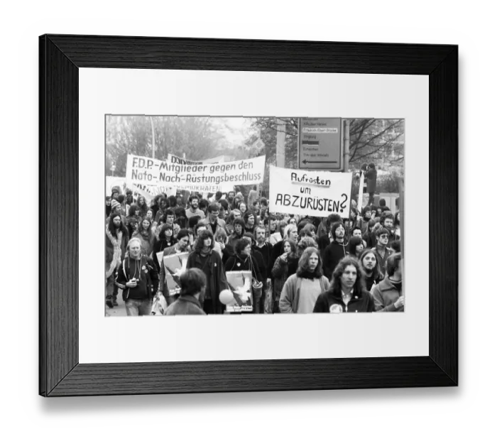 Framed Print : 25, 000 called by the peace movement demonstrated against new nuclear missiles