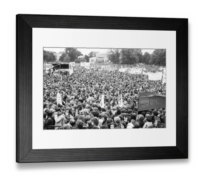 Framed Print : More than 300, 000 people attended the largest peace demonstration in Germany to date in Bonn's Hofgarten in