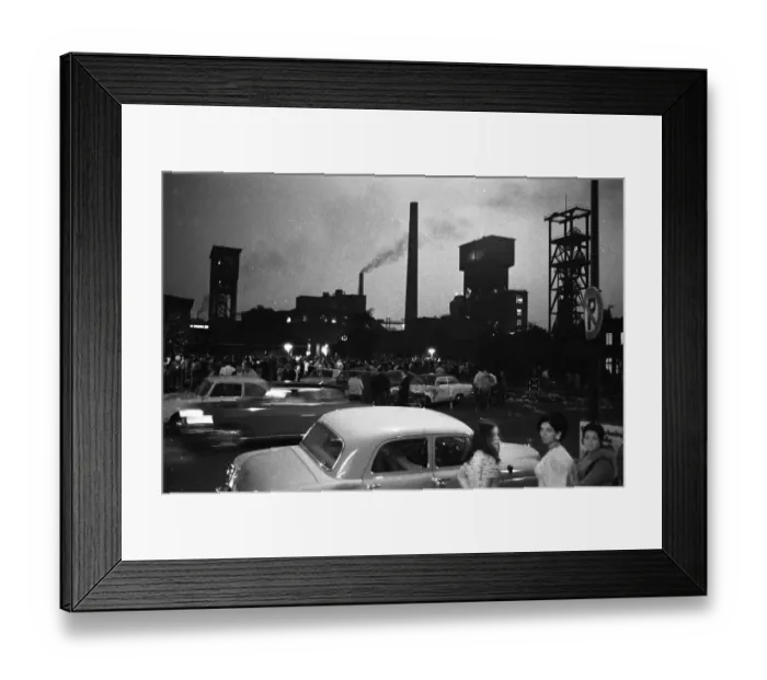 Framed Print : The spontaneous strike, here on 10