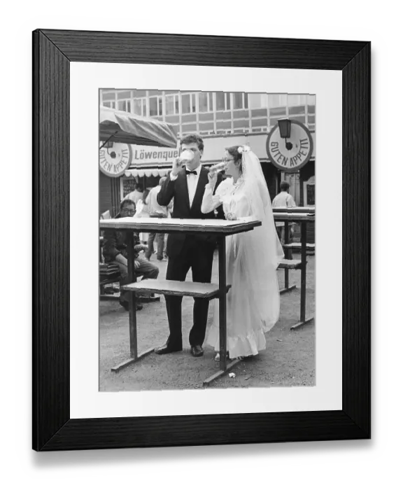 Framed Print : Wedding couple at snack stand, Leipzig Framed Print : Wedding couple at snack stand, Leipzig