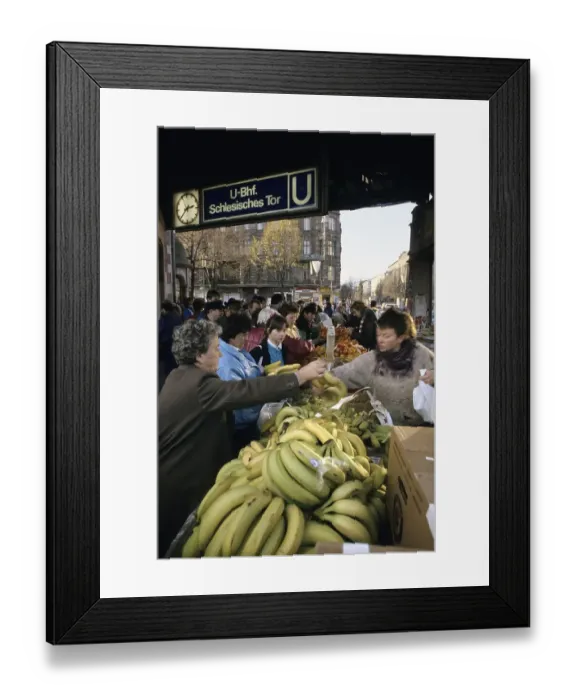 Framed Print : Fall of the Berlin Wall: at the Station Schlesisches Tor Framed Print : Fall of the Berlin Wall: at the Station Schlesisches Tor