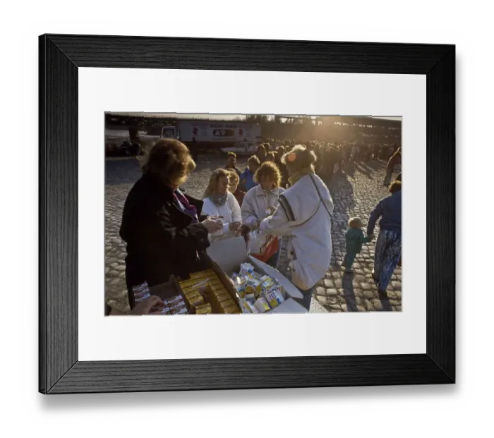 Framed Print : Fall of the Berlin Wall, at the Invalidenstrasse border crossing people from East Berlin are being given food parcels Framed Print : Fall of the Berlin Wall, at the Invalidenstrasse border crossing people from East Berlin are being given food parcels