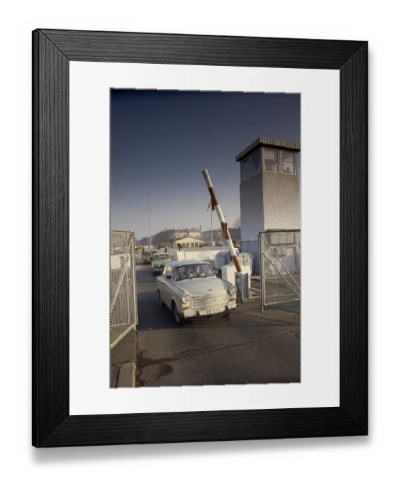 Framed Print : Fall of the Berlin wall, cars from East Berlin crossing the inspection point at Bornholmer Bruecke bridge