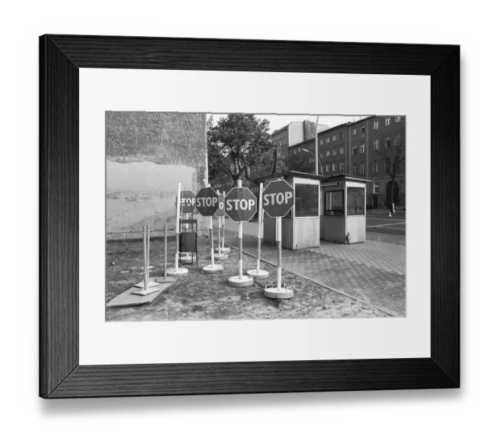 Framed Print : Remains of the Berlin Wall, former border crossing at Brunnenstrasse road in Mitte Framed Print : Remains of the Berlin Wall, former border crossing at Brunnenstrasse road in Mitte