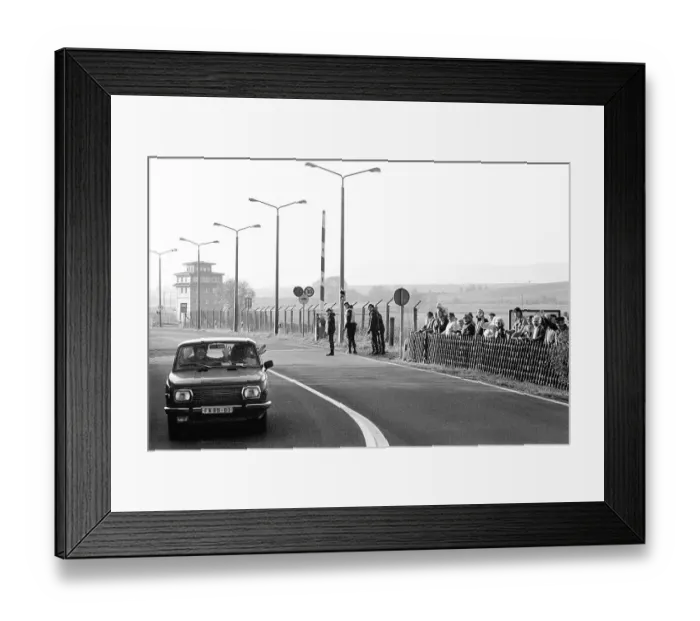Framed Print : Open inner-German border between Lower Saxony and the district of Erfurt Framed Print : Open inner-German border between Lower Saxony and the district of Erfurt