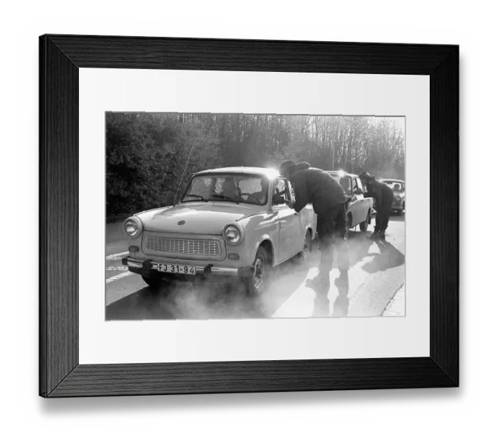 Framed Print : Open inner-German border between Lower Saxony and the district of Erfurt