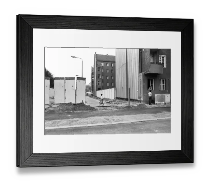 Framed Print : Remains of the Berlin Wall, strip of the Berlin Wall Heidelberger Strasse road between Neukoelln and Treptow