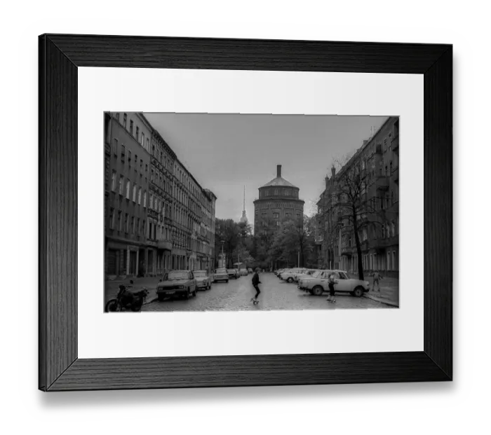 Framed Print : GDR, Berlin, 08. 10. 1988, children in Rykestrasse Framed Print : GDR, Berlin, 08. 10. 1988, children in Rykestrasse