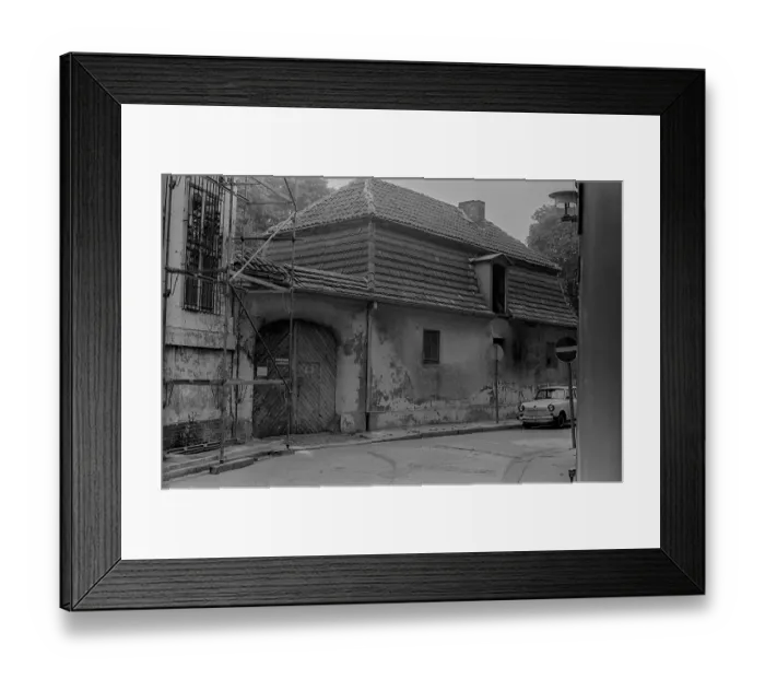 Framed Print : GDR, Berlin, 27.8.1988, the Bauhofstrasse (opposite the Pergamon Museum)