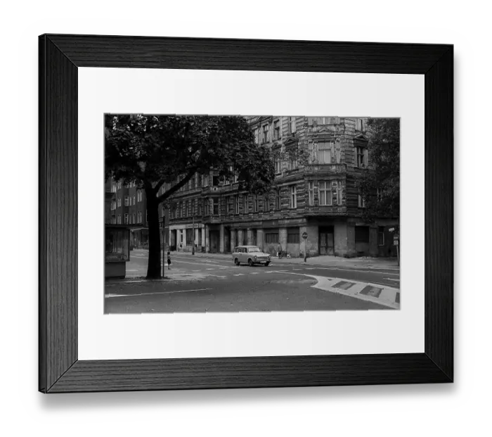 Framed Print : GDR, Berlin, 26.9.1989, Choriner Strasse Framed Print : GDR, Berlin, 26.9.1989, Choriner Strasse