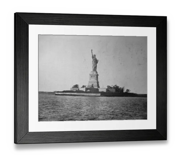 Framed Print : The Statue of Liberty in the port of New York Framed Print : The Statue of Liberty in the port of New York