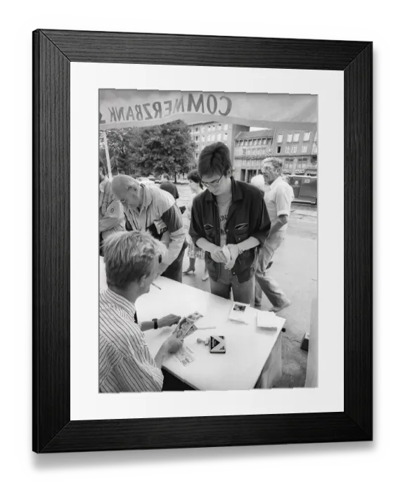 Framed Print : Monetary Union, payment of the D-Mark at an improvised bank counter Framed Print : Monetary Union, payment of the D-Mark at an improvised bank counter