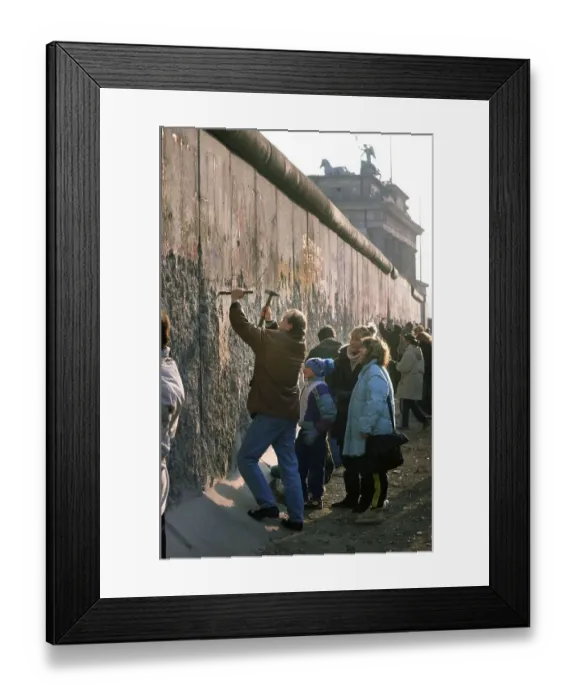 Framed Print : Tourists called wall woodpeckers at the Berlin Wall and Brandenburg Gate Framed Print : Tourists called wall woodpeckers at the Berlin Wall and Brandenburg Gate