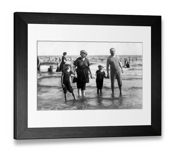Framed Print : Historic photograph, family on holiday at the Baltic Sea